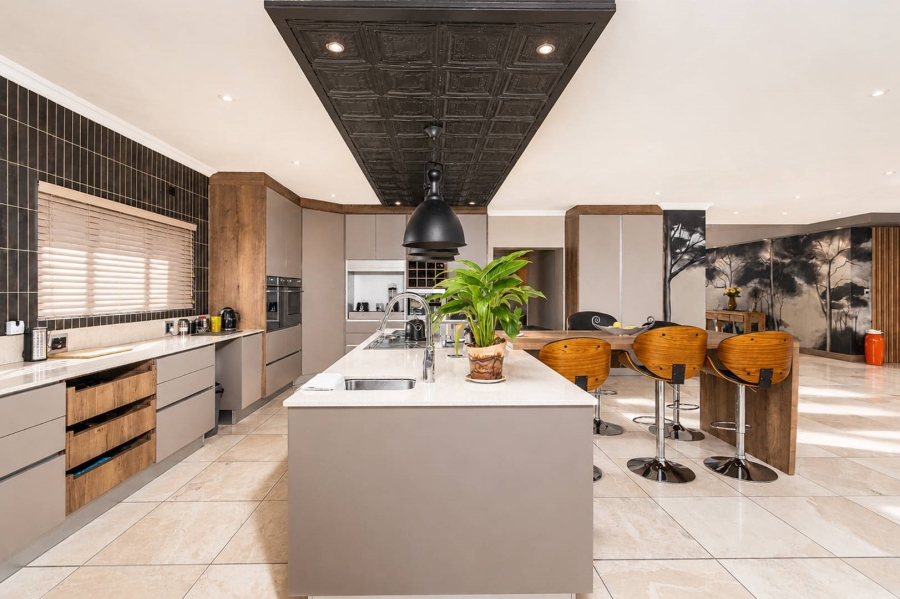 6 Bedroom Property for Sale in Birdwood Estate North West